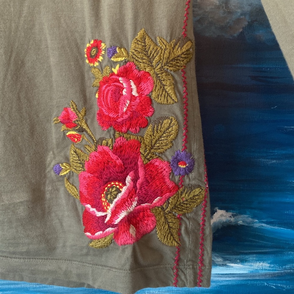 Floral Embroidered Women's Top - Green - Picture 2 of 7
